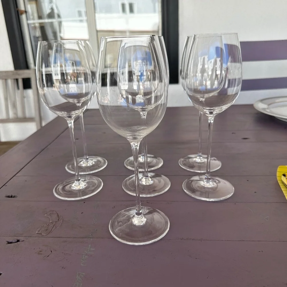 Williams Sonoma 7 White Whine Glasses